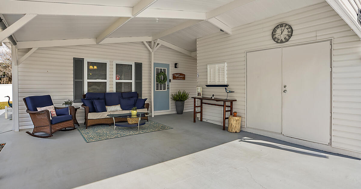 BEAUTIFUL Home in 55+ Lake Yale Estates Community for 189900 in