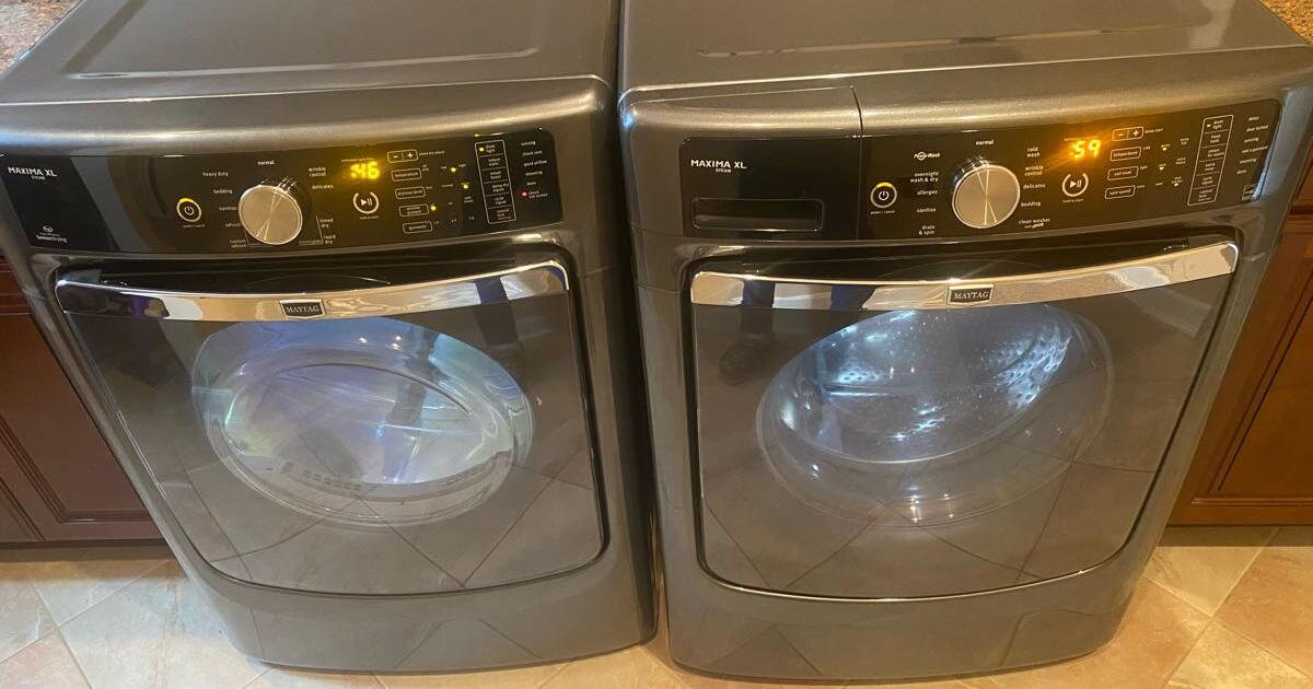 Maytag Maxima XL washer and dryer for 420 in Livonia, MI For Sale