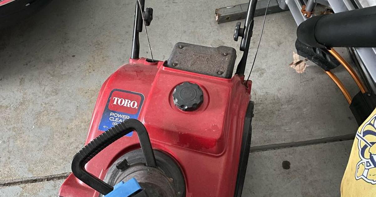 Toro Power Clear 180 Snow Blower for Free in Ann Arbor, MI For Sale