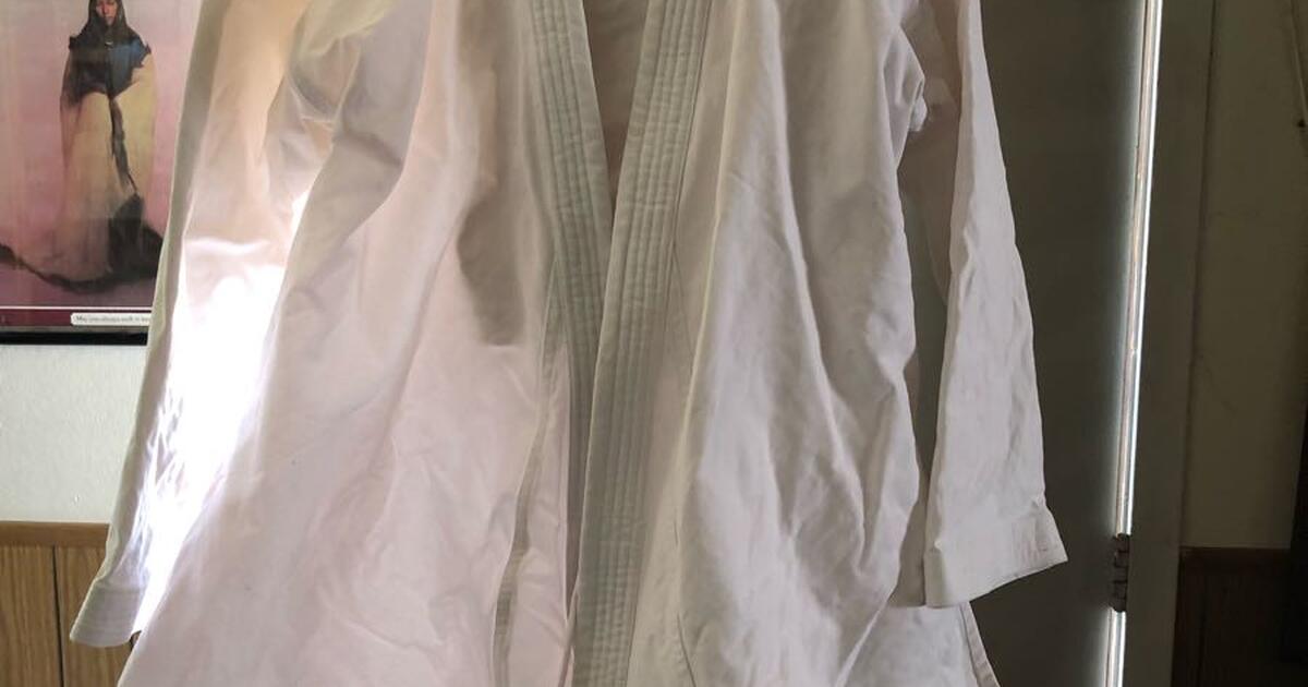 Kwon Japanese Karate Gi For 50 In Indian Hills CO For Sale Free kwon-japanese-karate-gi-for-50-in-indian-hills-co-for-sale-free