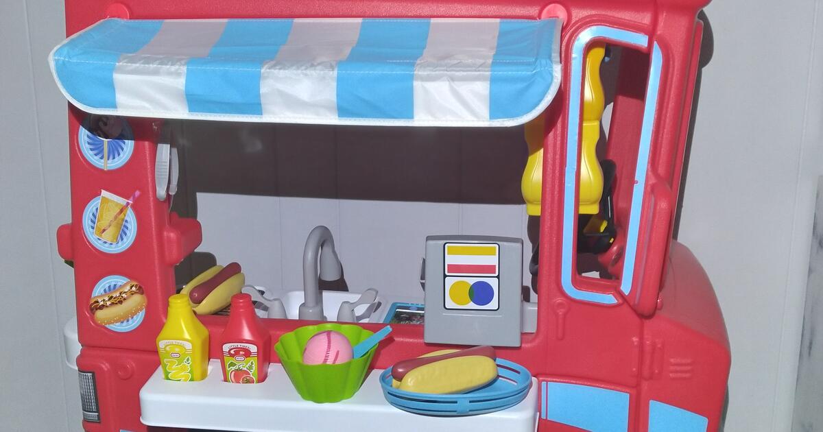 Little Tikes 2IN1 Pretend Play Food Truck Kitchen Hot Dog Stand & Ice