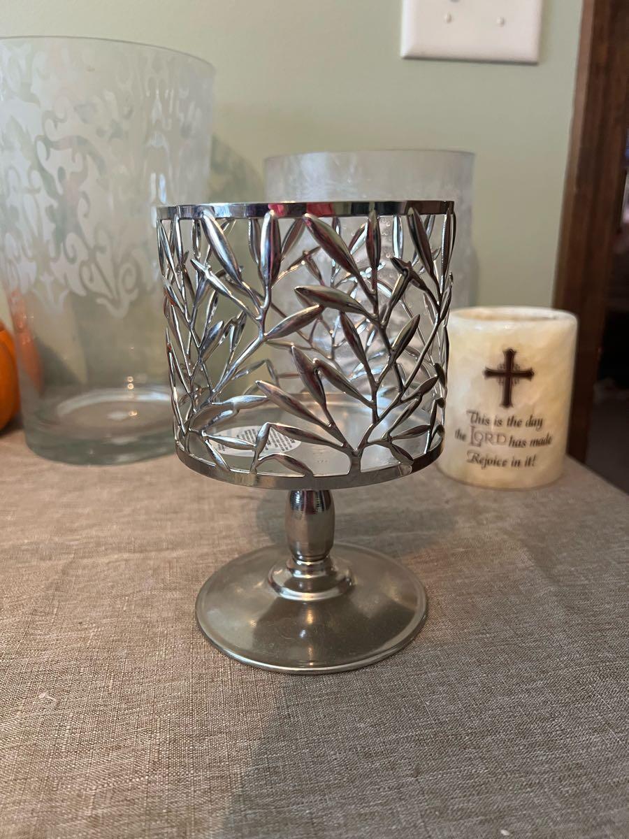 Vine Leaf Pedestal 3Wick Candle Holder for 5 in O Fallon, MO For Sale & Free — Nextdoor
