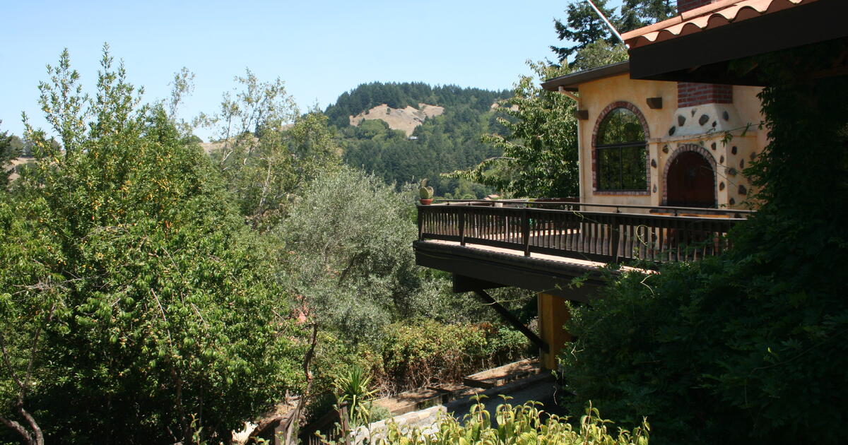 1,495 / 1br 340ft2 West Marin Apartment in the Woodacre Hills