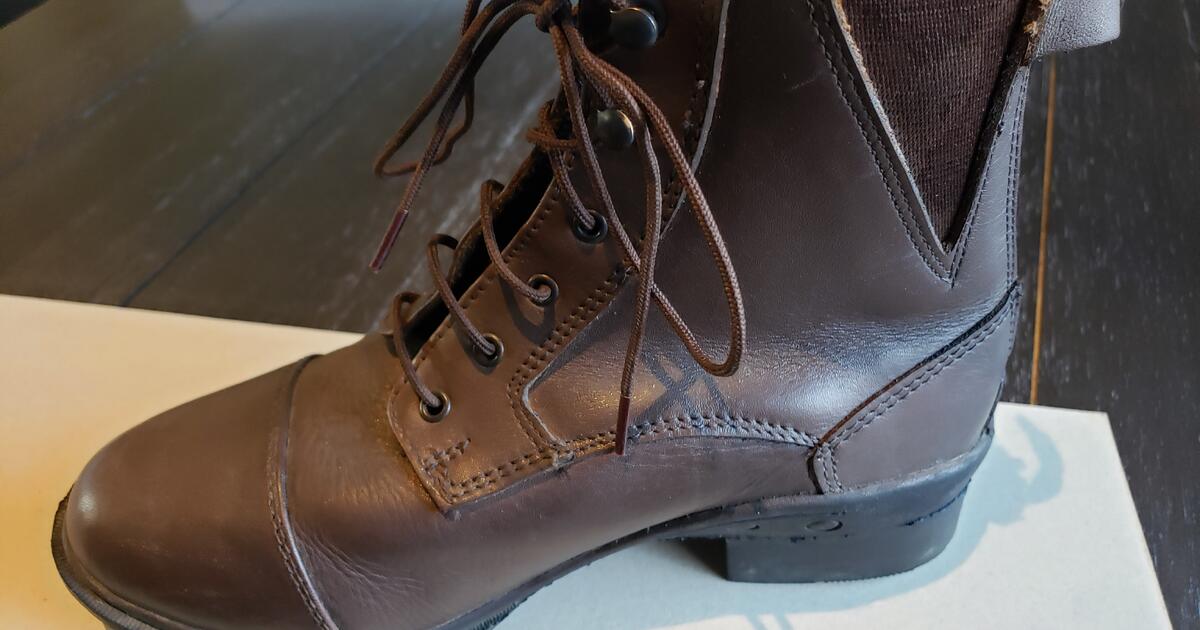 Womens Leather Riding Boots Size 6 for 50 in Waterford, MI For Sale