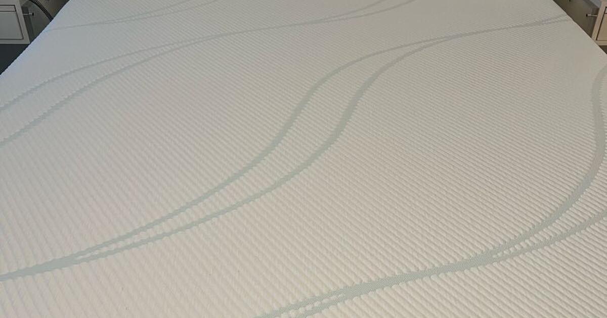 PRICE DROP King Tempurpedic mattress & box springs for 700 in Destin