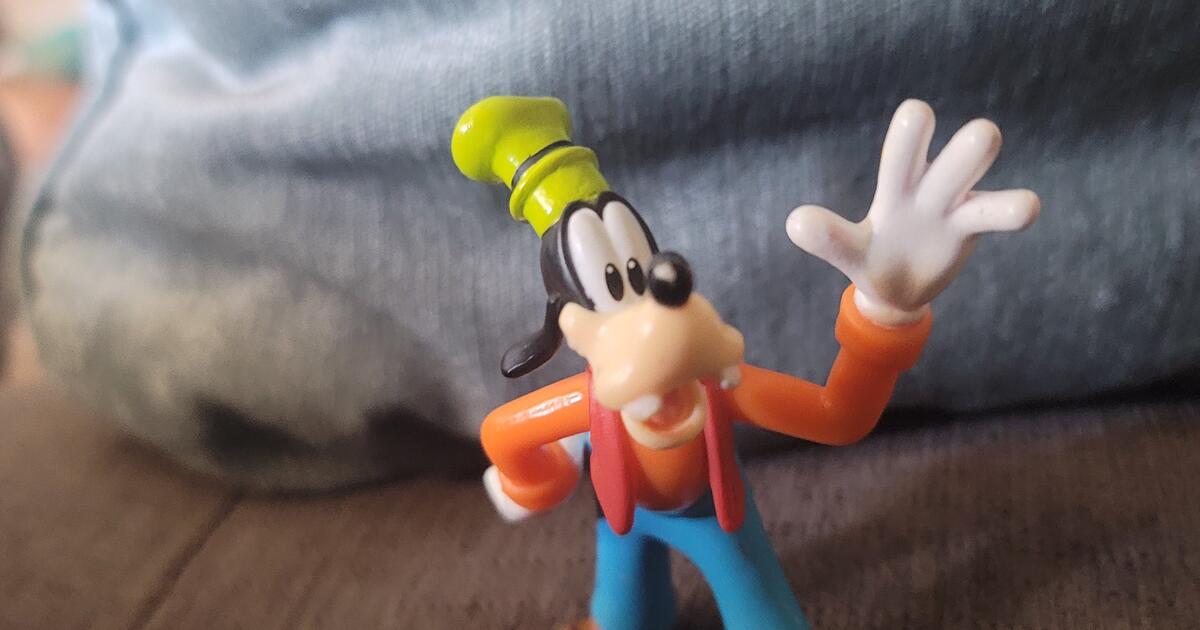 Disney Goofy Waving 3.5