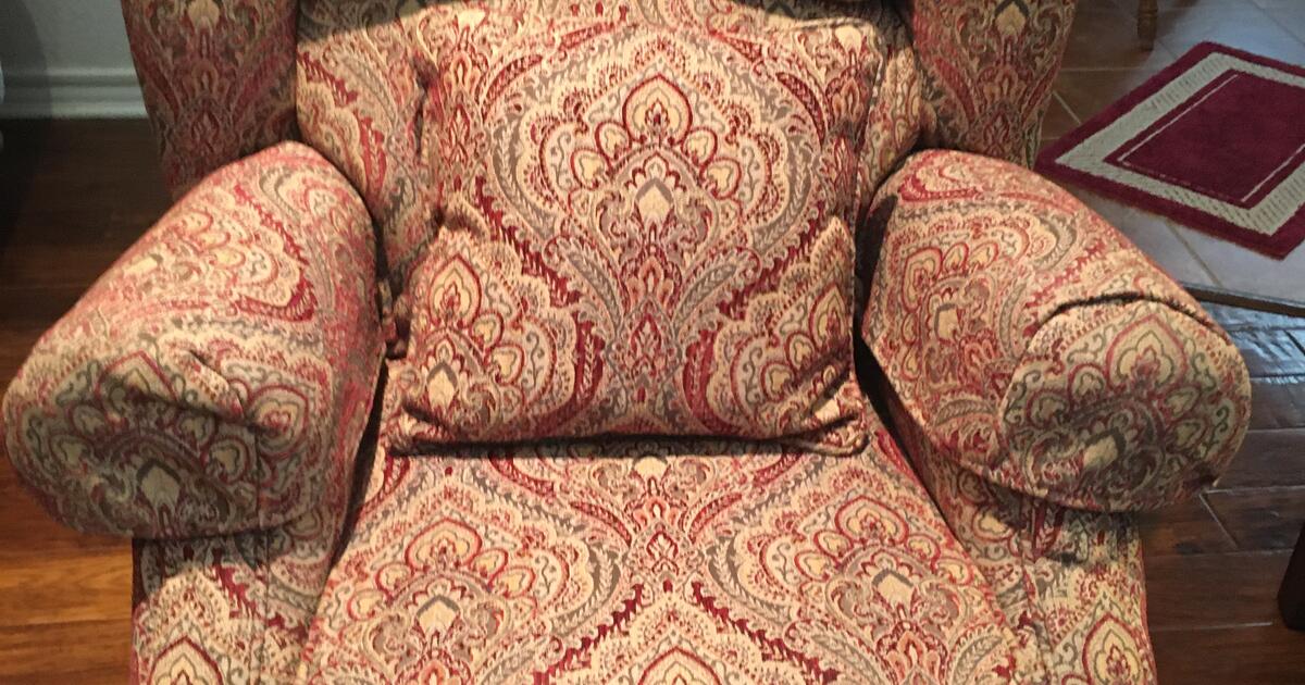 Lazyboy Chair High Back Recliner maroon print 39"wide x 39"deep x 43
