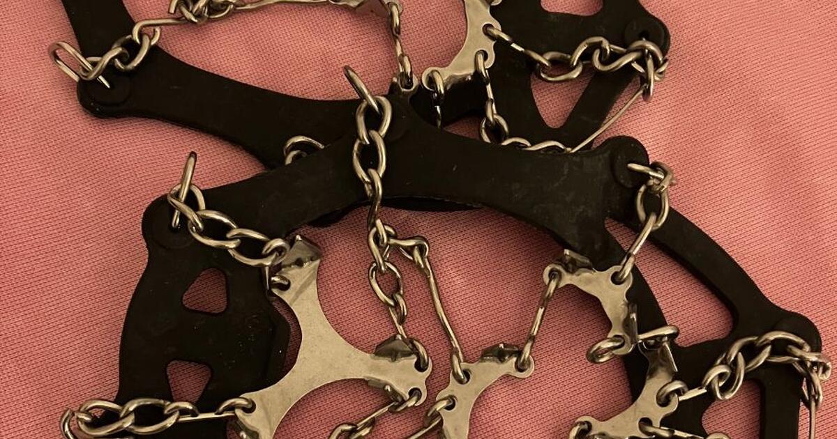 PAIR OF CRAMPONS. WITH CASE. NEVER USED. SIZE MEDIUM for 15 in Lake