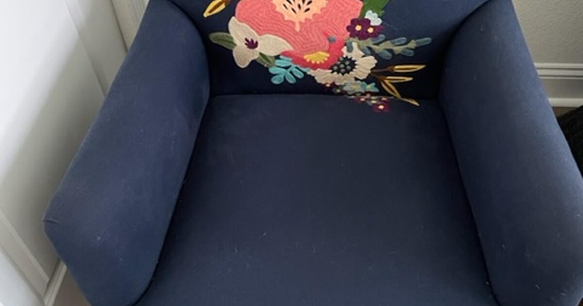 LIKE NEW! BEAUTIFUL EMBROIDERED CHAIR FROM GRANDIN RD for 199 in Palm