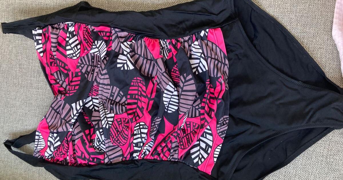 Women’s sz M swim suit for $8 in New Berlin, WI | Finds — Nextdoor