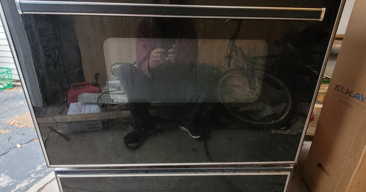 Range Oven with downdraft for Free in West Hartford, CT For Sale