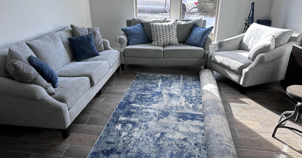 Couch and Area Rug 1 (Vintage Oaks) in New Braunfels, TX For Sale