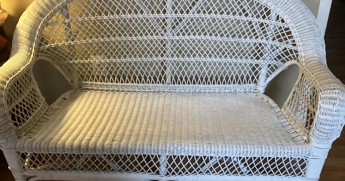 White Wicker Loveseat for 30 in Northville, MI Finds — Nextdoor