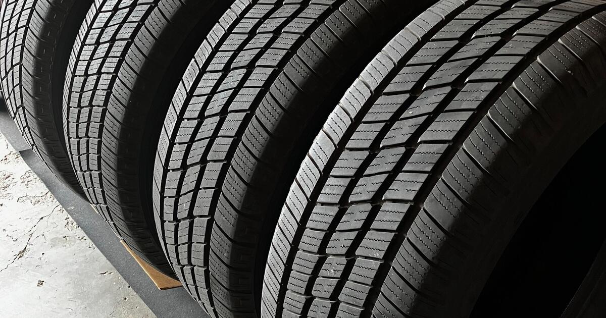 Truck Tires less than 2700 miles for 450 in St. Charles, MO For