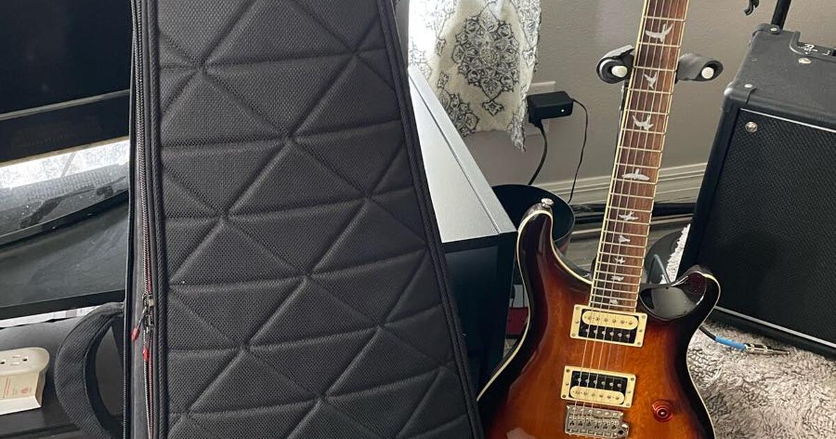 Electric guitar/ case and amp for 700 in Wildwood, FL For Sale