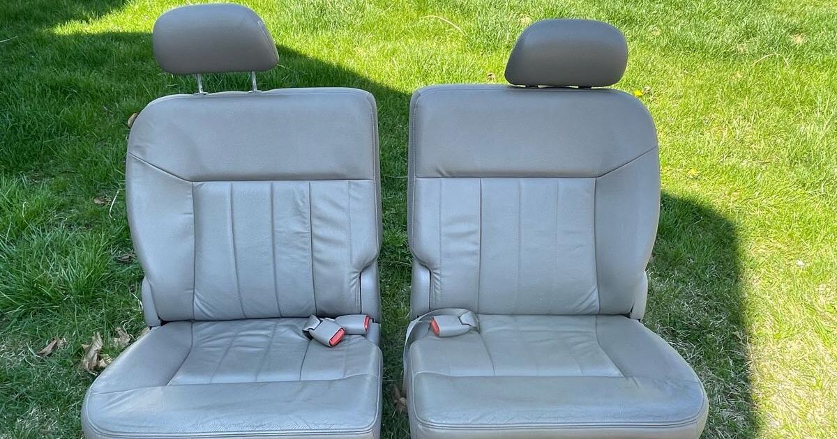 CURB ALERT Chrysler Town and Country Seats for Free in Indianapolis, IN ...