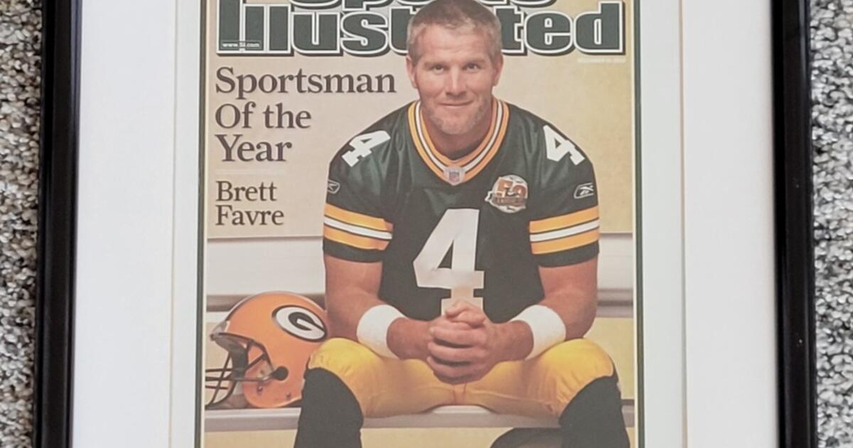 2007 Brett Favre Sports Illustrated framed cover for $10 in Oconomowoc