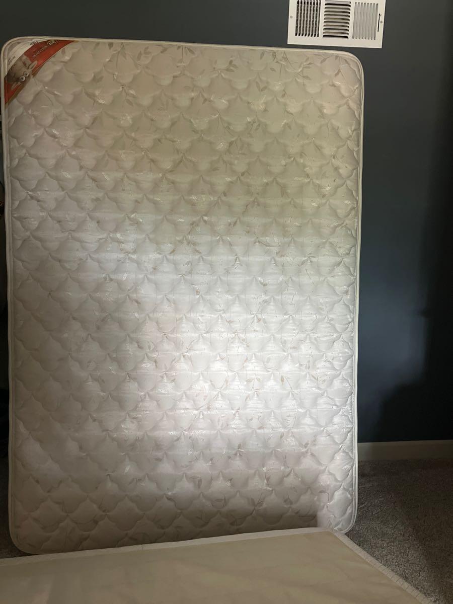 Free table and 5chairs for Free in St. Peters, MO For Sale & Free