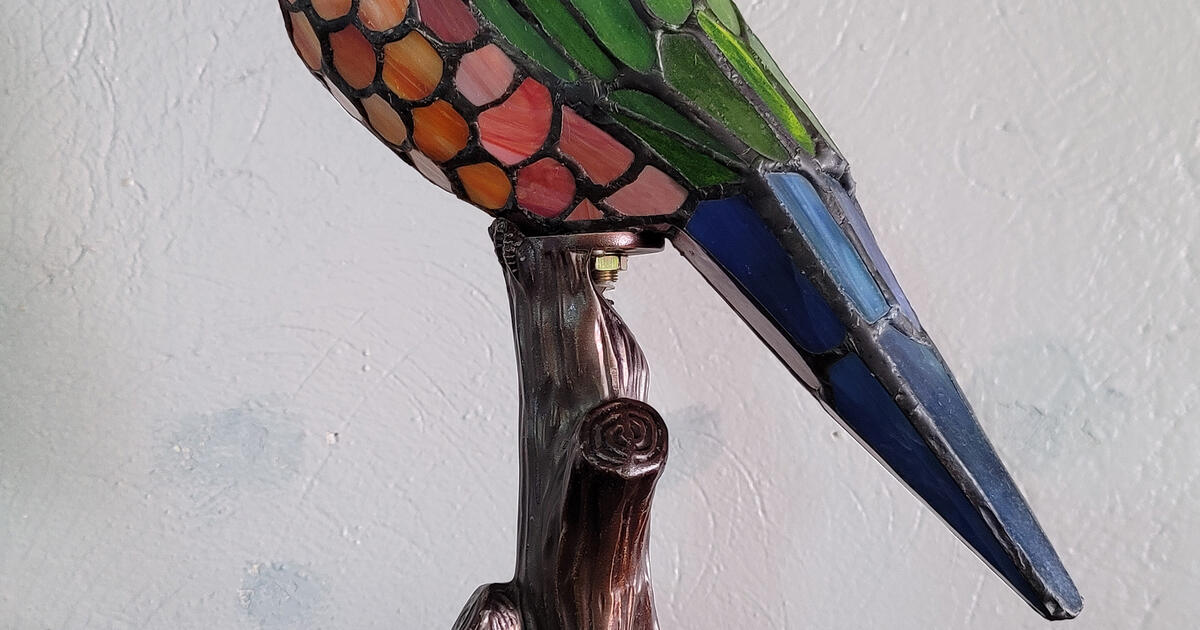 Vintage Tiffany Style Harlequin Macaw Parrot Stained Glass Table Lamp