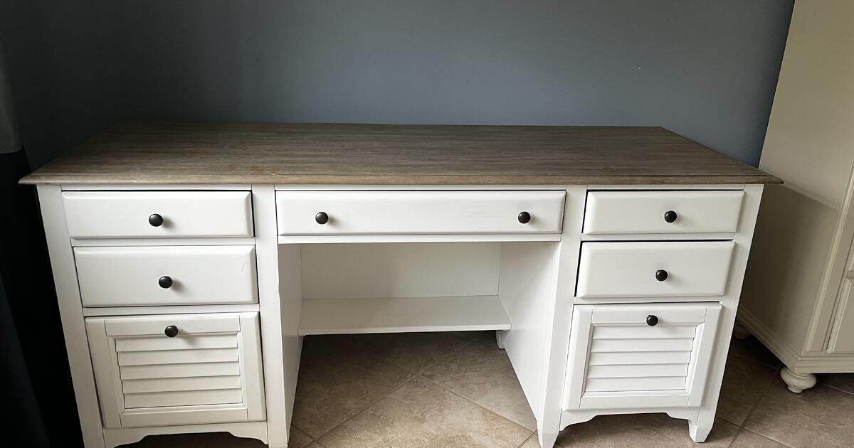 Desk for 75 in Naples, FL Finds — Nextdoor