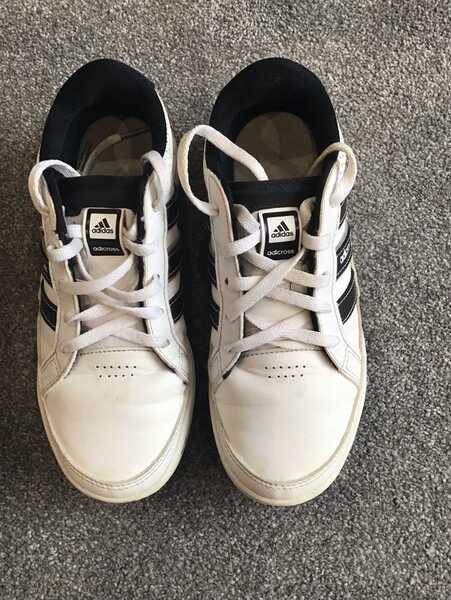 REDUCED ADIDAS GOLF TRAINERS BOYS SIZE 2 IN EXCELLENT