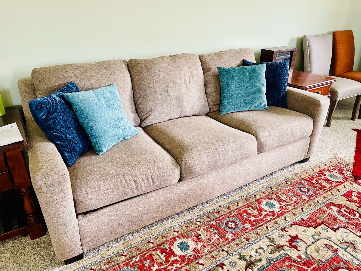 Excellent condition sofa in Oak Brook, IL For Sale & Free — Nextdoor