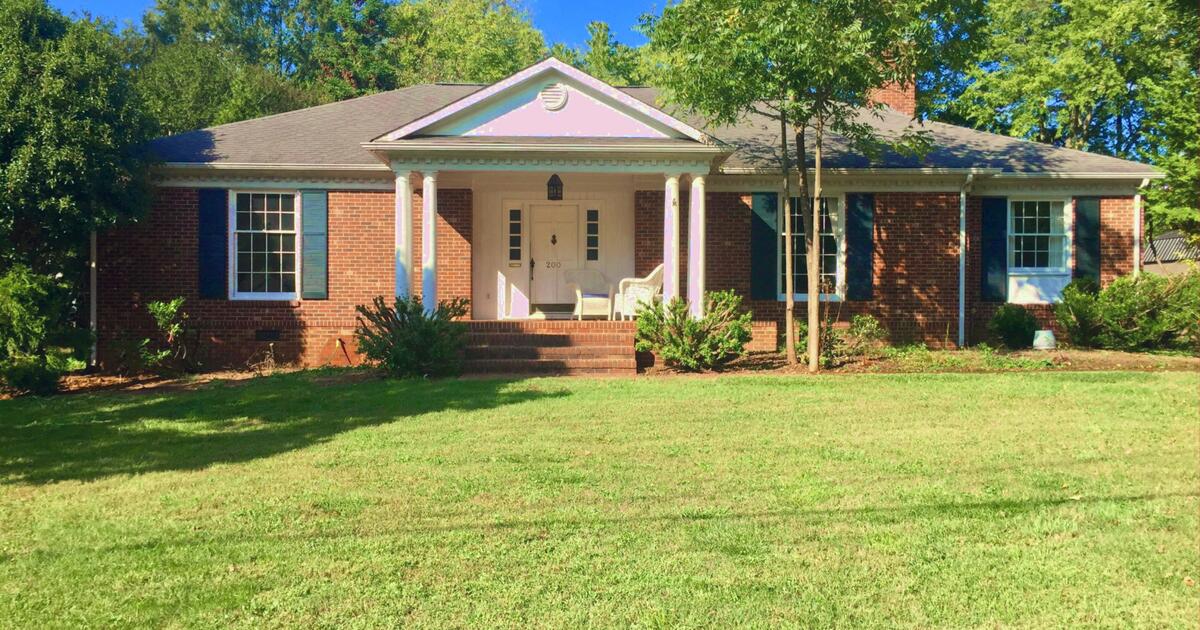 LARGE BEDROOM & PRIVATE BATH IN NW NEWTON595 PER MONTH for 595 in