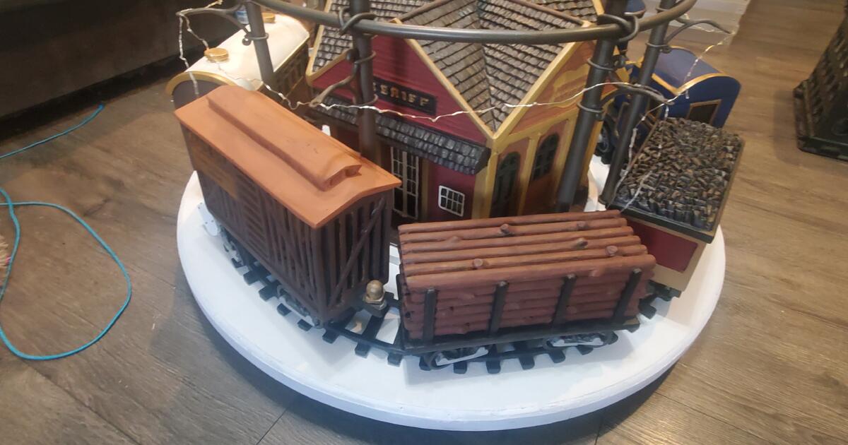 Unique Rotating Train Table for $200 in Wheeling, IL | For Sale & Free ...