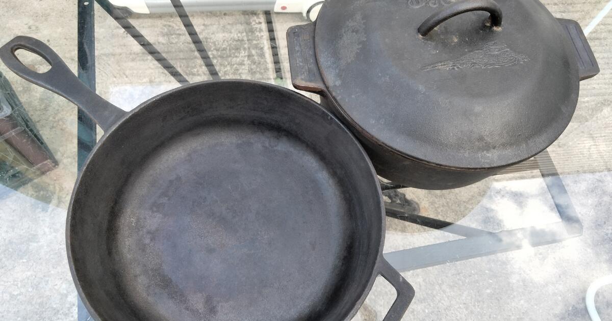 Bayou Classic Cast Iron Cookware 4 qt Dutch Oven and 3 qt Skillet Set