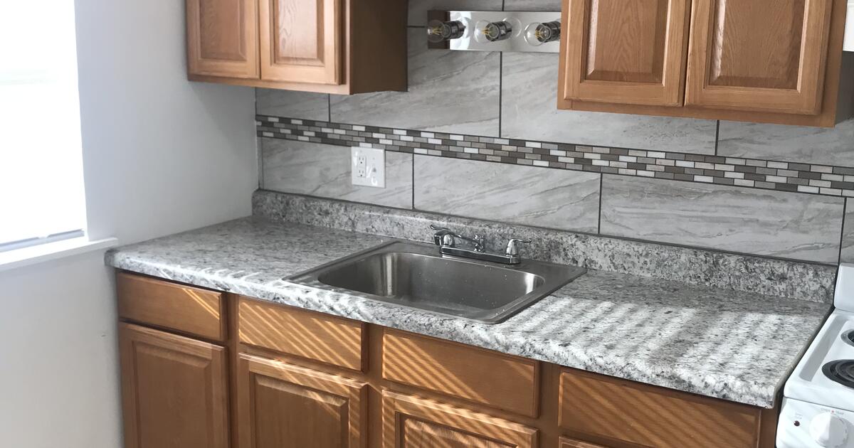 4837 Cadieux Rd. Apartment 10 Available for Rent for 1100 in Grosse Pointe, MI For Sale