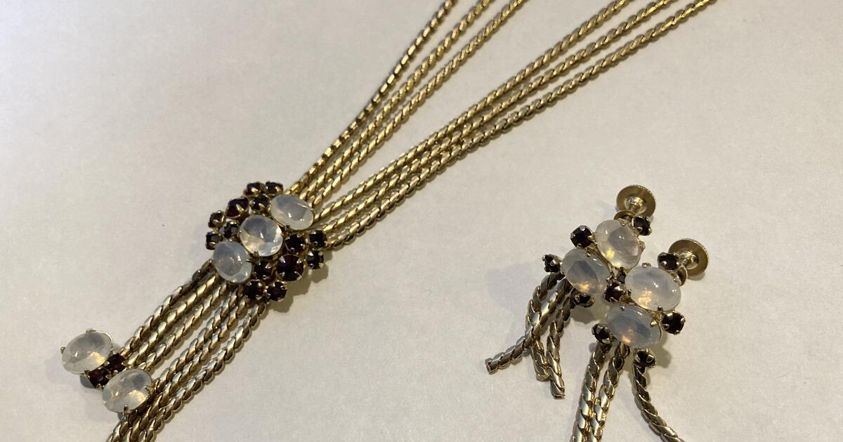 Vintage costume jewelry lot for 25 in Eugene, OR For Sale & Free