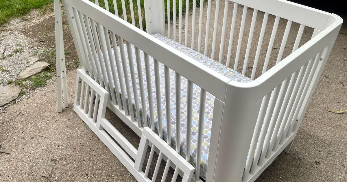 Garage sale today Oak park homes association for 200 in Lenexa, KS