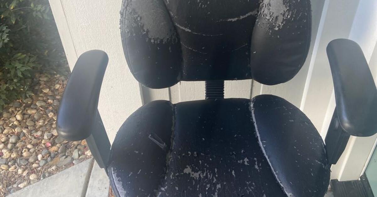 Good but ugly office desk chair for $10 in Davis, CA | Finds — Nextdoor