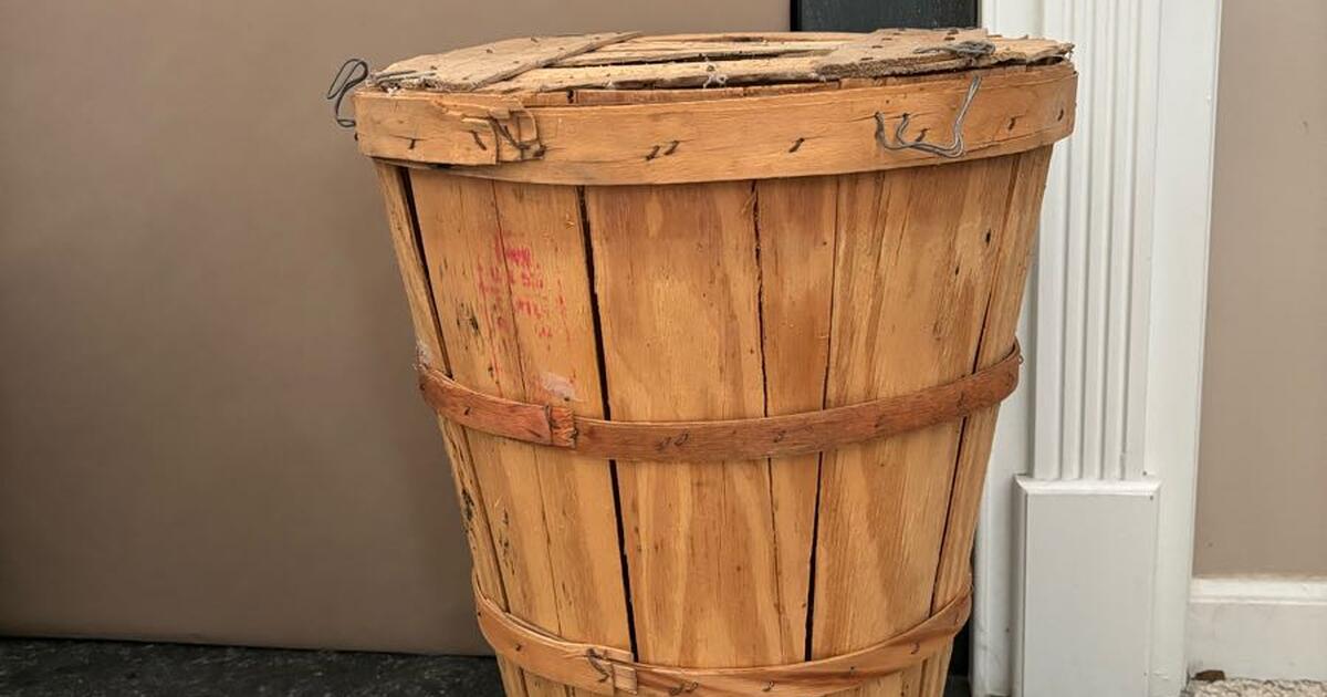 Vintage Full Size Bushel Basket With Lid Wooden Slat Orchard Basket for