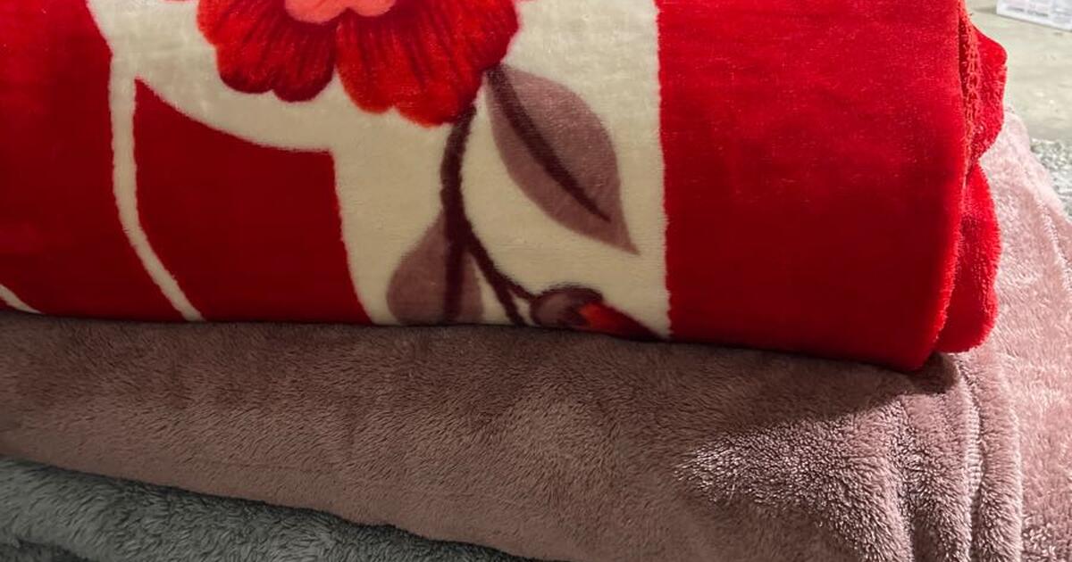 Used blankets and pillows for Free in Vancouver, WA For Sale & Free