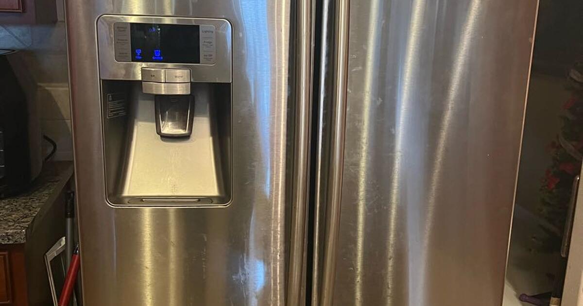 SAMSUNG FRENCH DOORS REFRIGERATOR for 85 in Richmond, TX For Sale