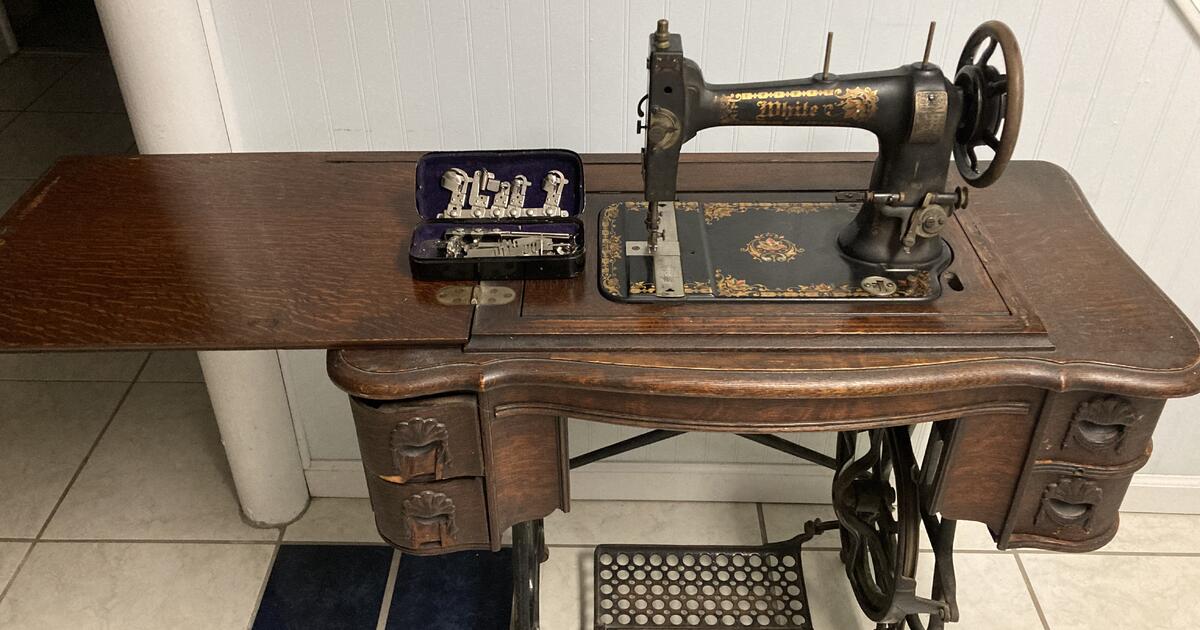Antique Sewing Machine for 25 in Kalamazoo, MI For Sale & Free
