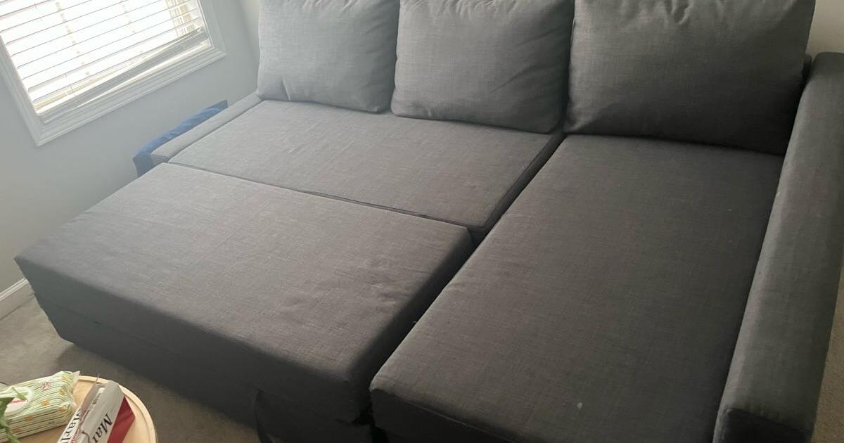 Couch that turns into bed for 70 in Lexington, KY For Sale & Free