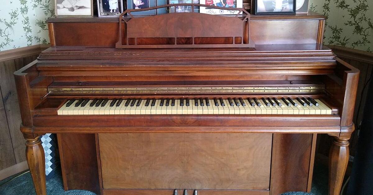 Kimball Chicago Consolette Piano, 1945, 42" tall. Serial 477110 for