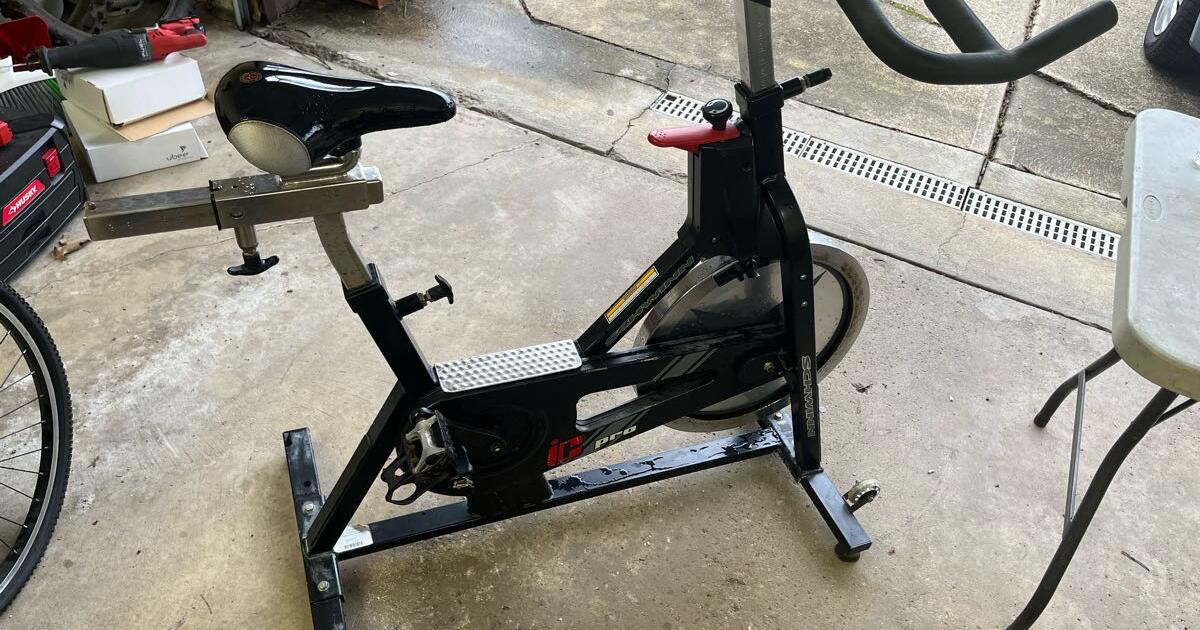 Spinning bike schwinn ic pro 100 OBO for 100 in Independence, OH