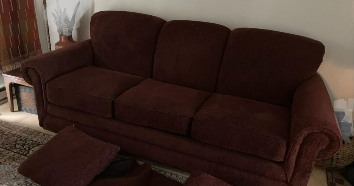 Maroon Lazyboy Sleeper Sofa, very good condition for 250 in Port