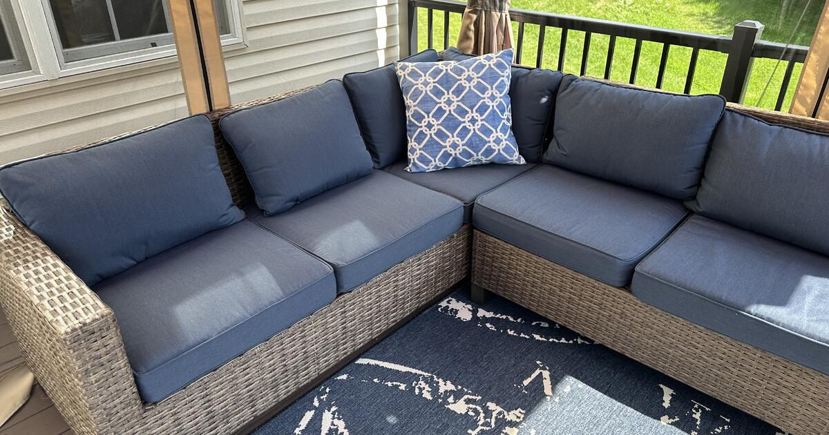 Outdoor Rug 8 x 10 Blue for 100 in New Cumberland, PA Finds — Nextdoor