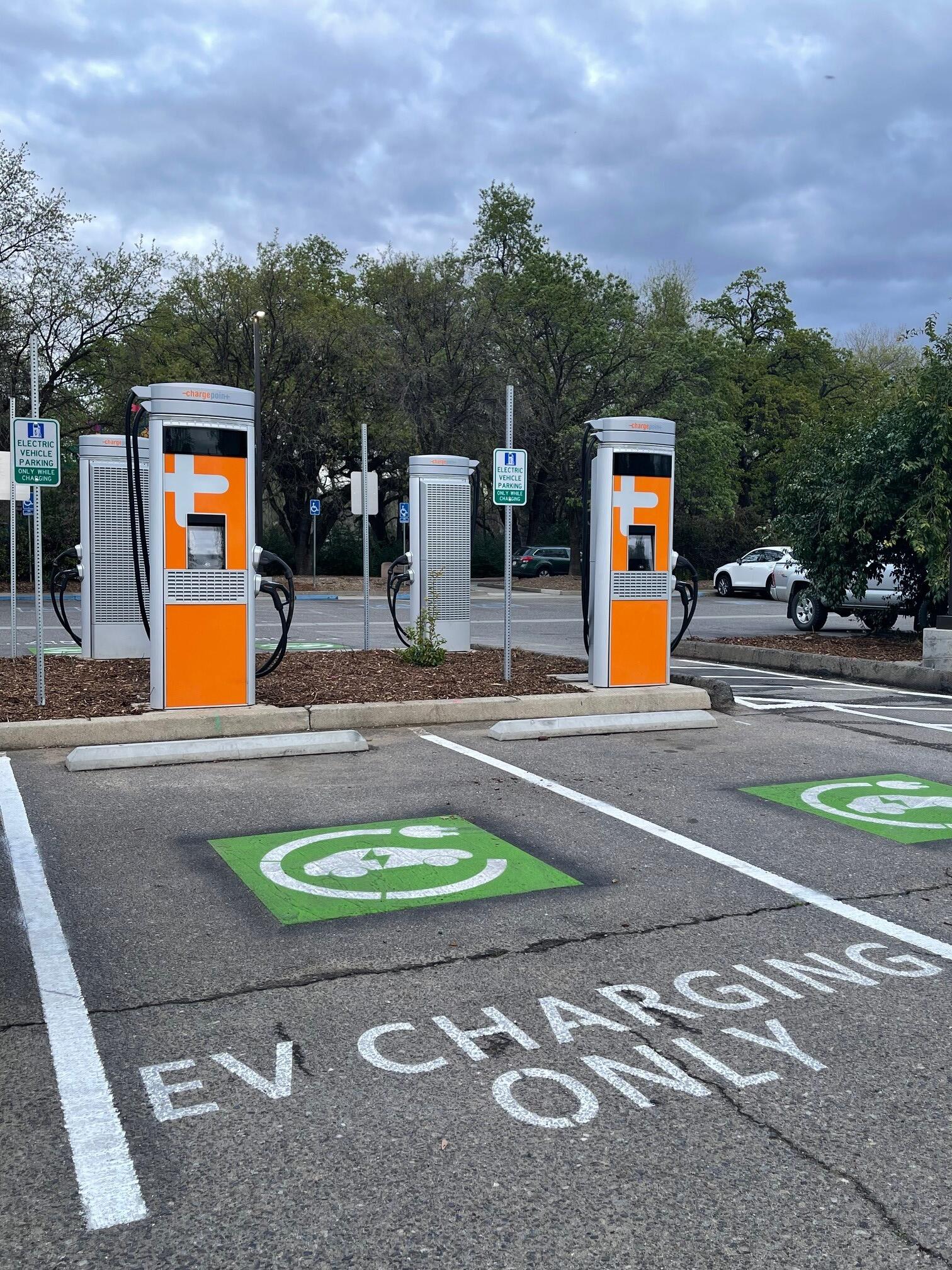 the-city-of-redding-has-installed-four-electric-vehicle-fast-charging