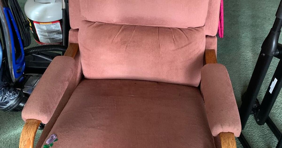 3 Comfortable Chairs for Free in Sequim, WA Finds — Nextdoor