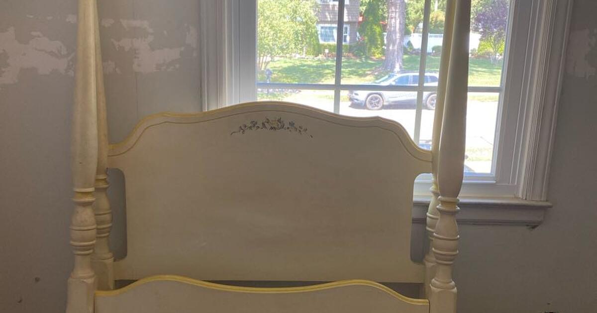 Free vintage girls bedroom set for free in hauppauge ny for sale
