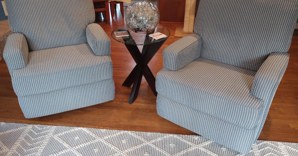 Swivel Rocker Recliners & Area Rug for 1400 in Ashland, VA For Sale