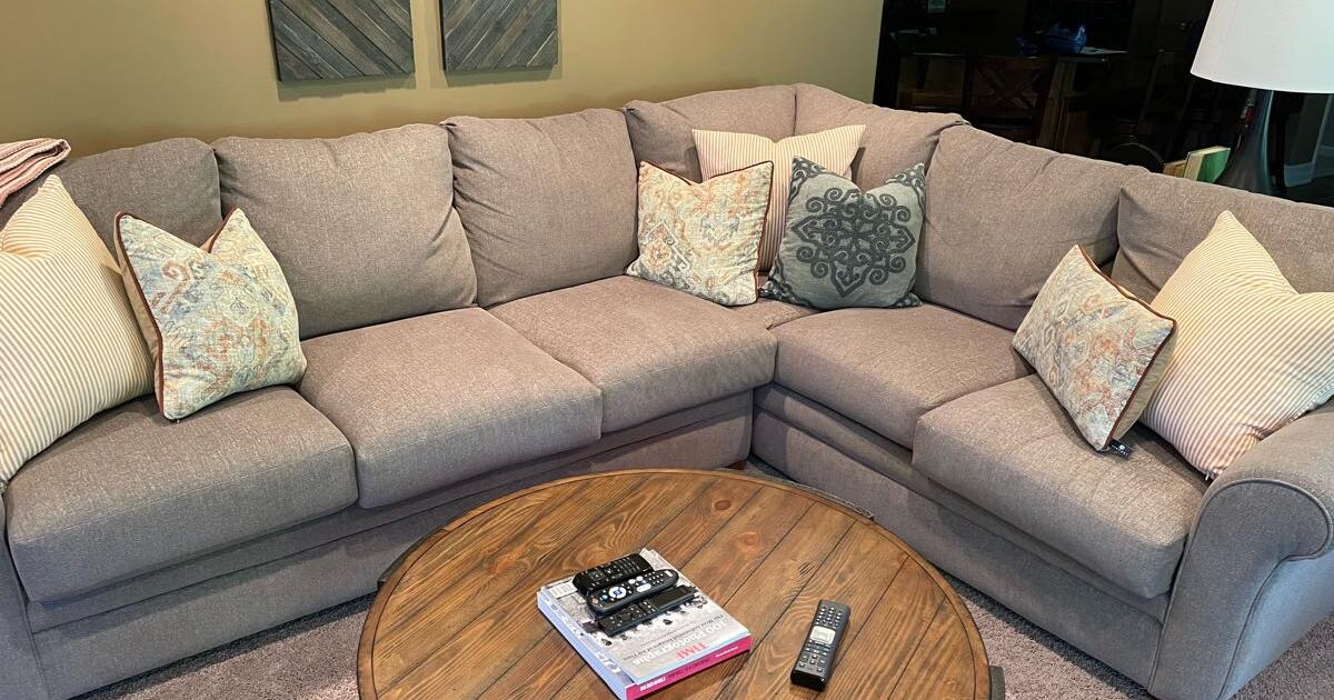 Lazy Boy Sectional for Sale for 400 in Elkhorn, NE Finds — Nextdoor