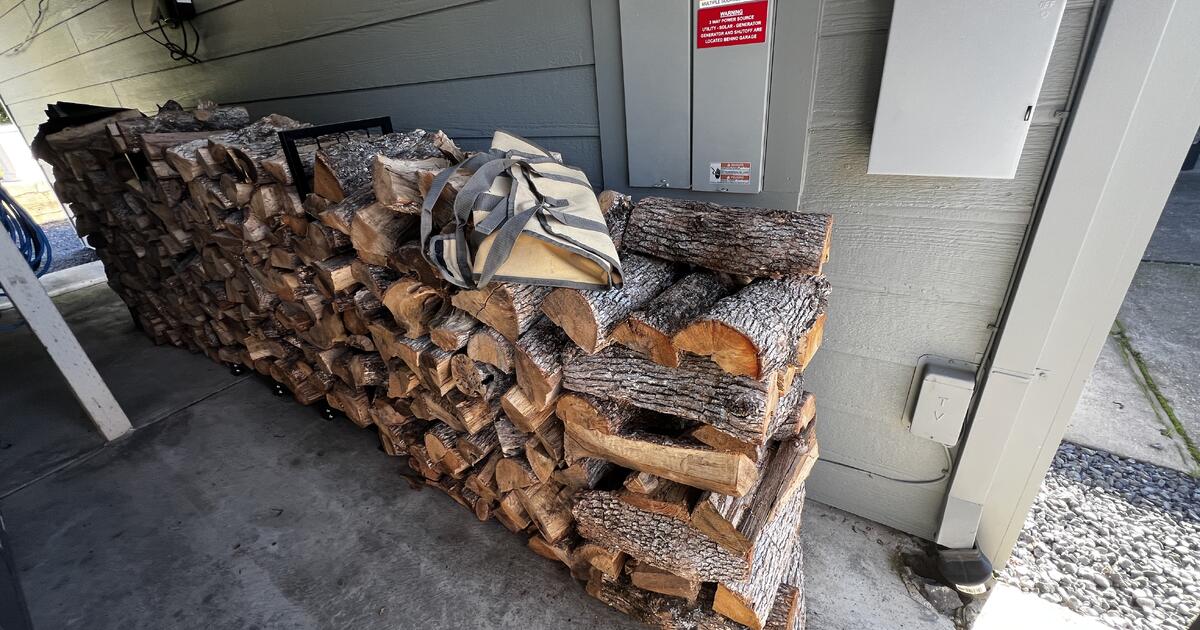 Firewood, Seasoned, Clean, Oak, 1/2 cord pick up only for 300 in