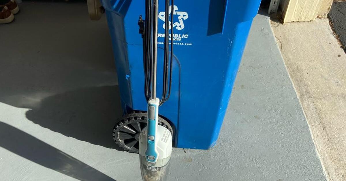 Black decker vacuum cleaner for free in bartlett il for sale free