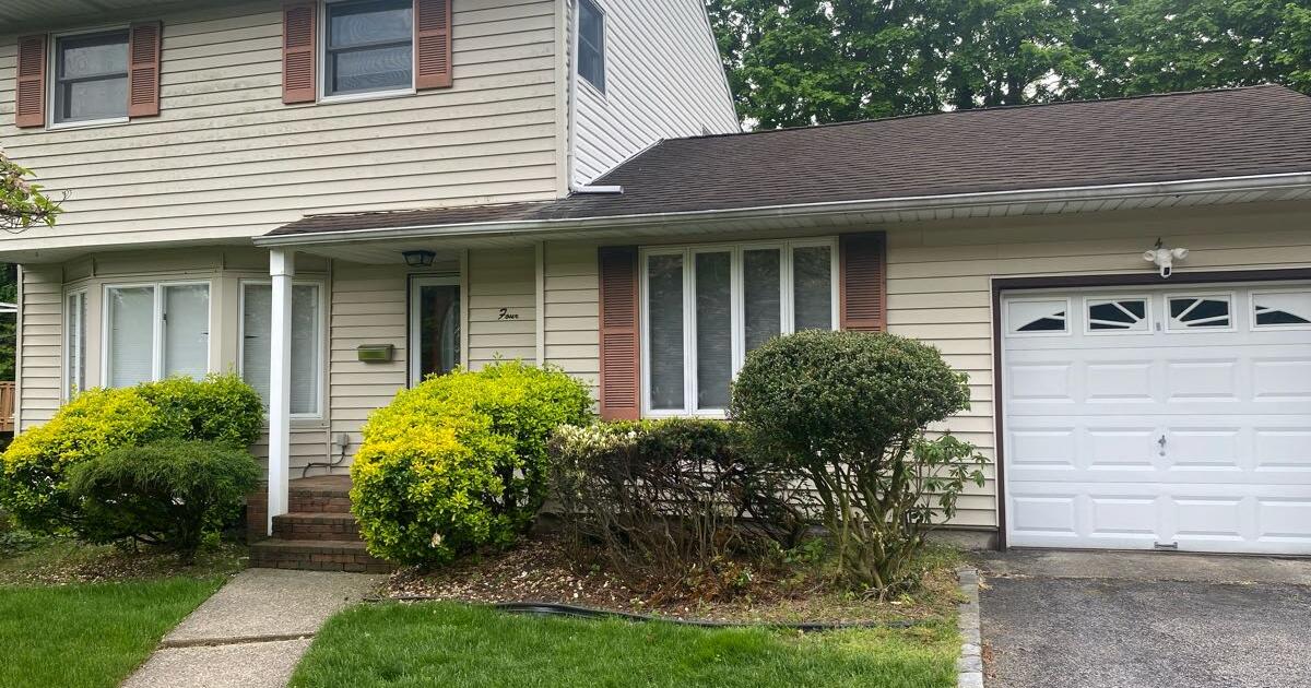 Room in House for rent for 1200 in Commack, NY For Sale & Free